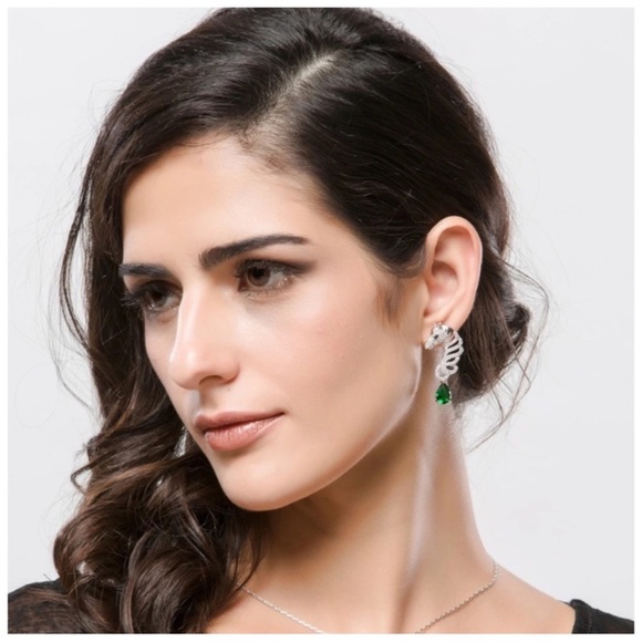 The Opeli Seahorse Necklace & Earring Set - Picture 6 of 6